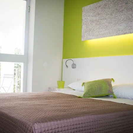 I Muretti A Secco Castel Del Monte (Apulia)