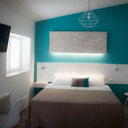 I Muretti A Secco Castel Del Monte (Apulia)